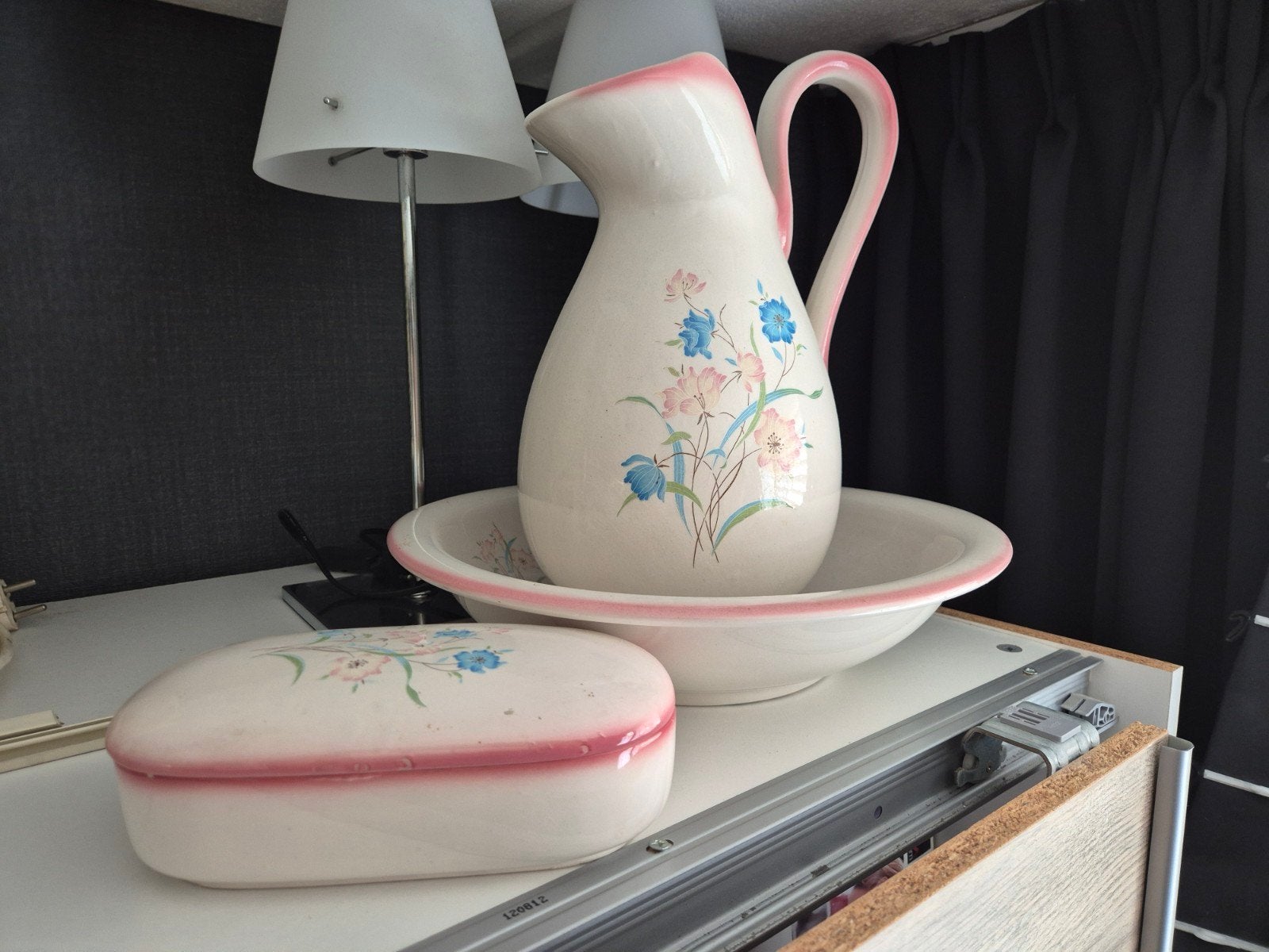 Vintage Wasstel met Bloemenpatroon - Kan, Kom & Zeepbakje, Antiek en Kunst, Ophalen