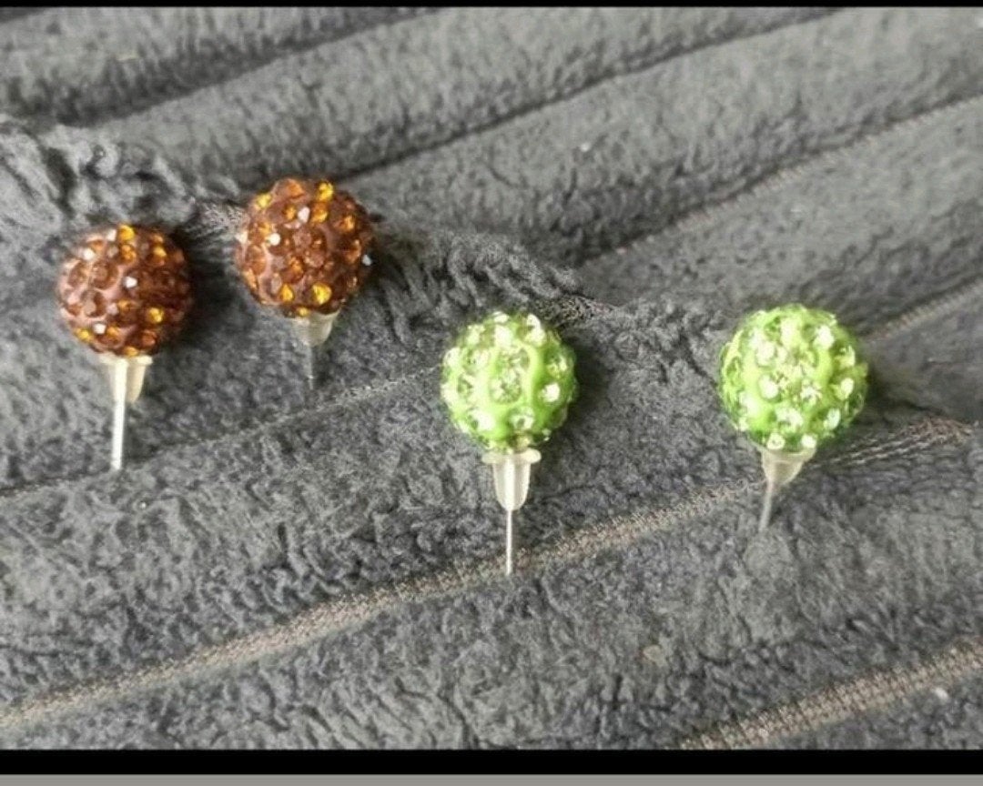 Oorbellen bal Bruin groen, Sieraden, Tassen en Uiterlijk, Oorbellen, Verzenden, Nieuw, Overige kleuren, Knopjes of Stekers