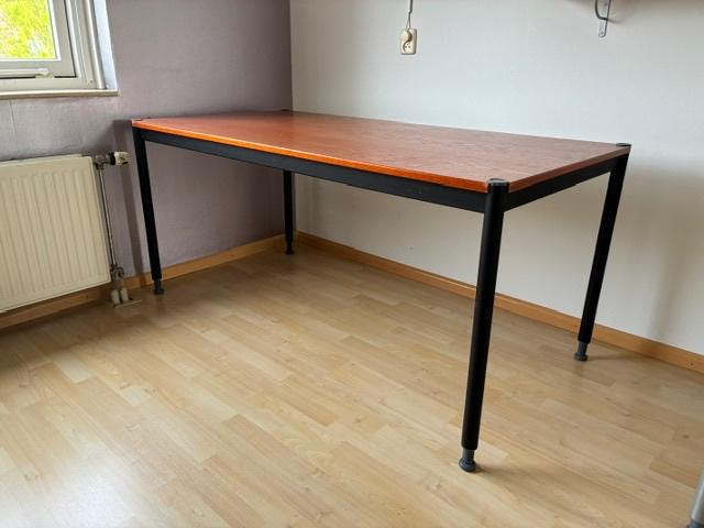 Bureau - gratis af te halen, 160 cm, Gebruikt, In hoogte verstelbaar, Spaanplaat of MDF