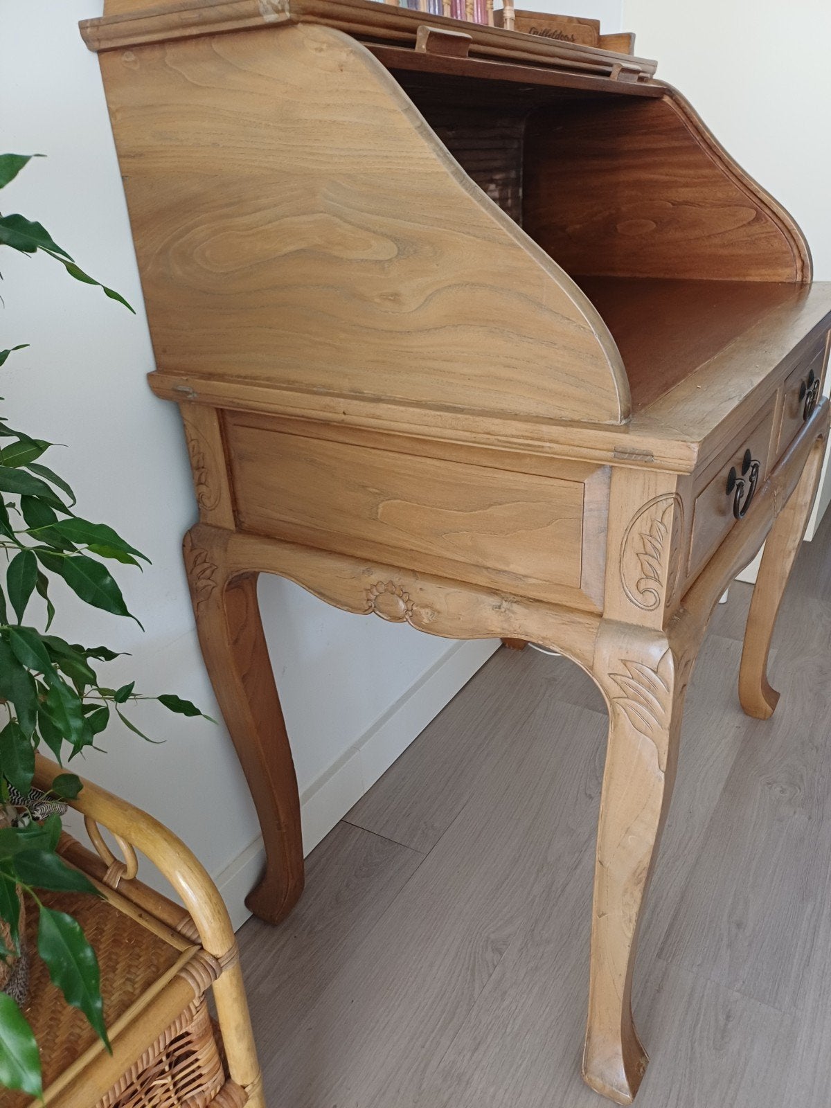 Rolluiken bureau, Ophalen