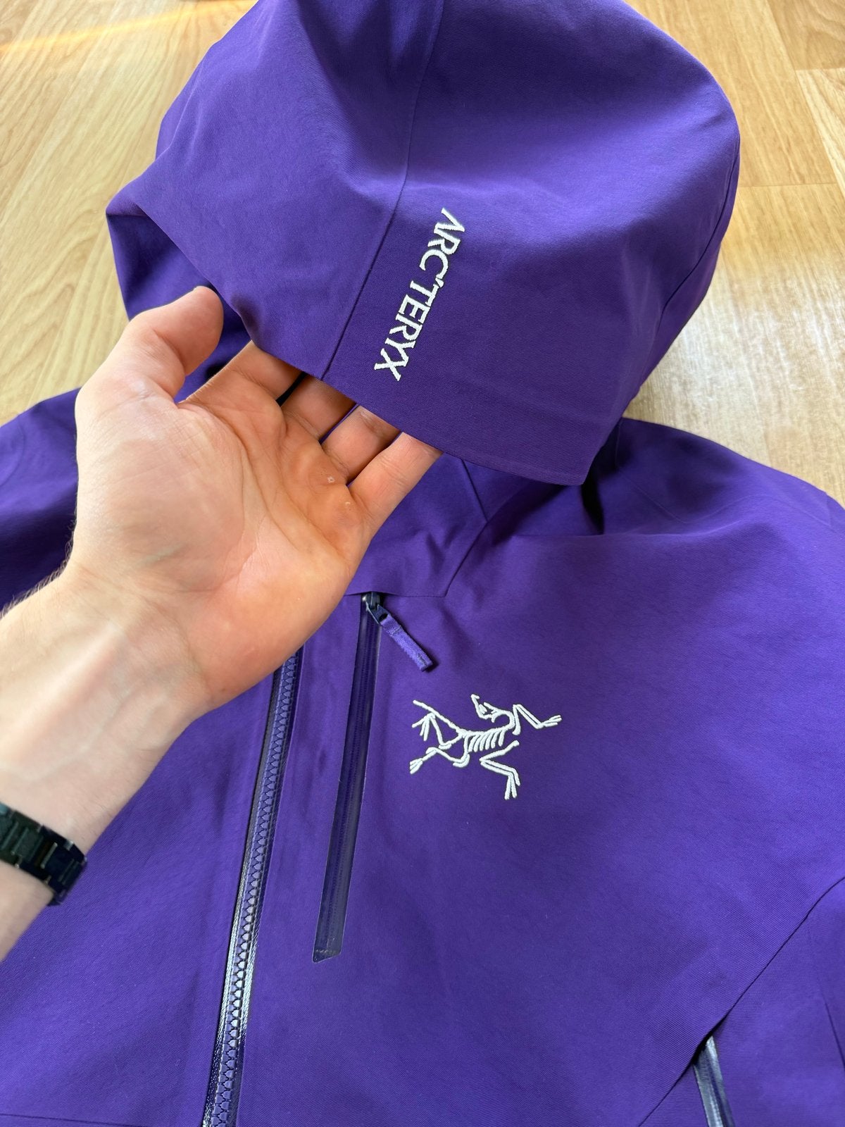 Arc’teryx Sabre SV Jacket M (L) - Nieuw met labels, Ophalen of Verzenden, Nieuw, Maat 52/54 (L), Paars