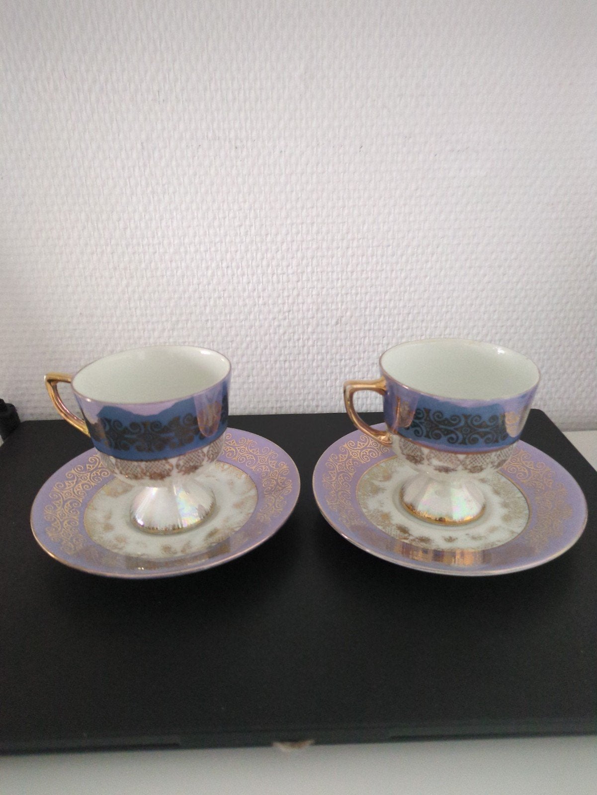 Set van 2 Vintage Paarse en Gouden Kop en Schotels, Ophalen of Verzenden