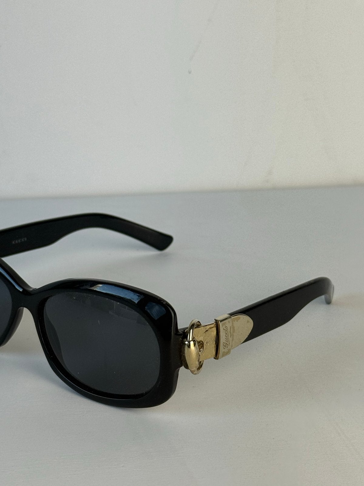 Gucci Zonnebril Dames Zwart met Goud, Overige merken, Gebruikt, Zonnebril, Zwart