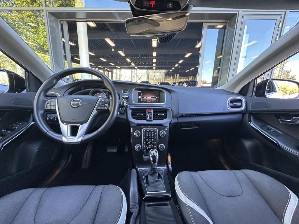 Volvo V40 Cross Country 1.5 T3 Dynamic Edition Automaat 153P, Auto's, Euro 6, 4 cilinders, 700 kg, Leder en Stof