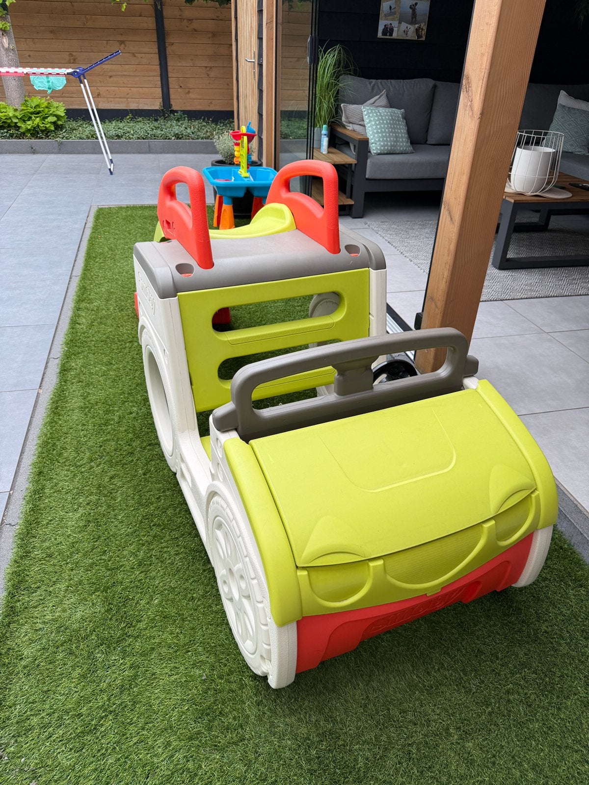 Smoby Auto + glijbaan en wateraansluiting, Ophalen of Verzenden, Zo goed als nieuw, Glijbaan
