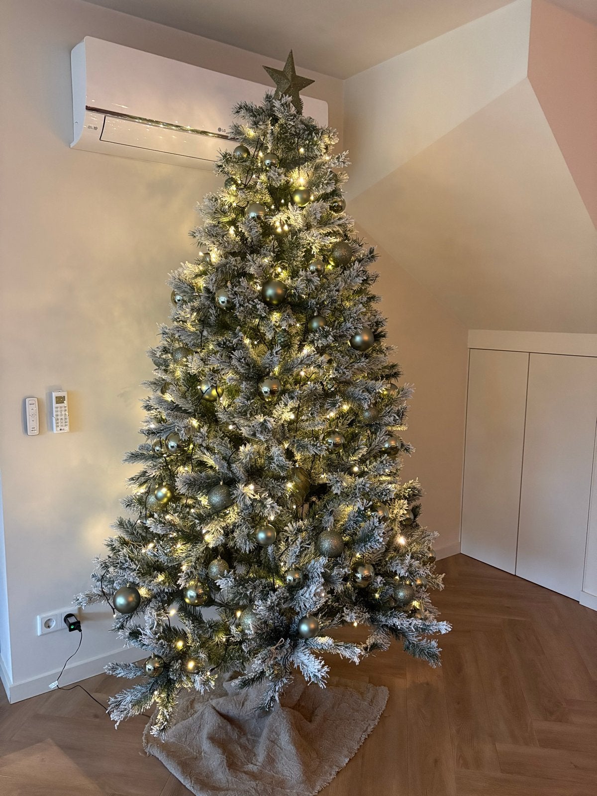 Prachtig besneeuwde kerstboom, Diversen, Ophalen of Verzenden, Nieuw