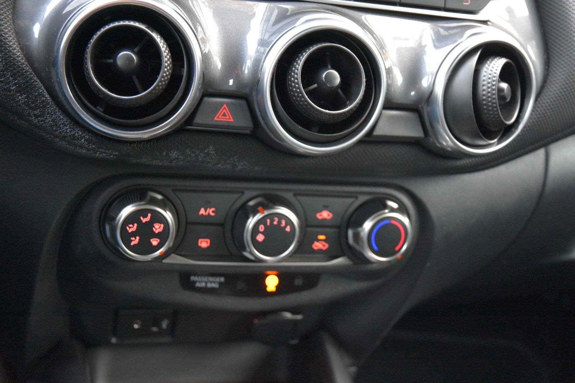 Foto 12 van Nissan Juke 1.0 DIG-T Visia | TREKHAAK