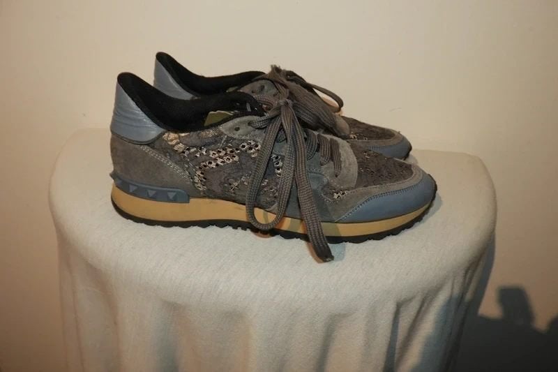 Valentino rock runners blauw tint deels kant stof bekleed 38