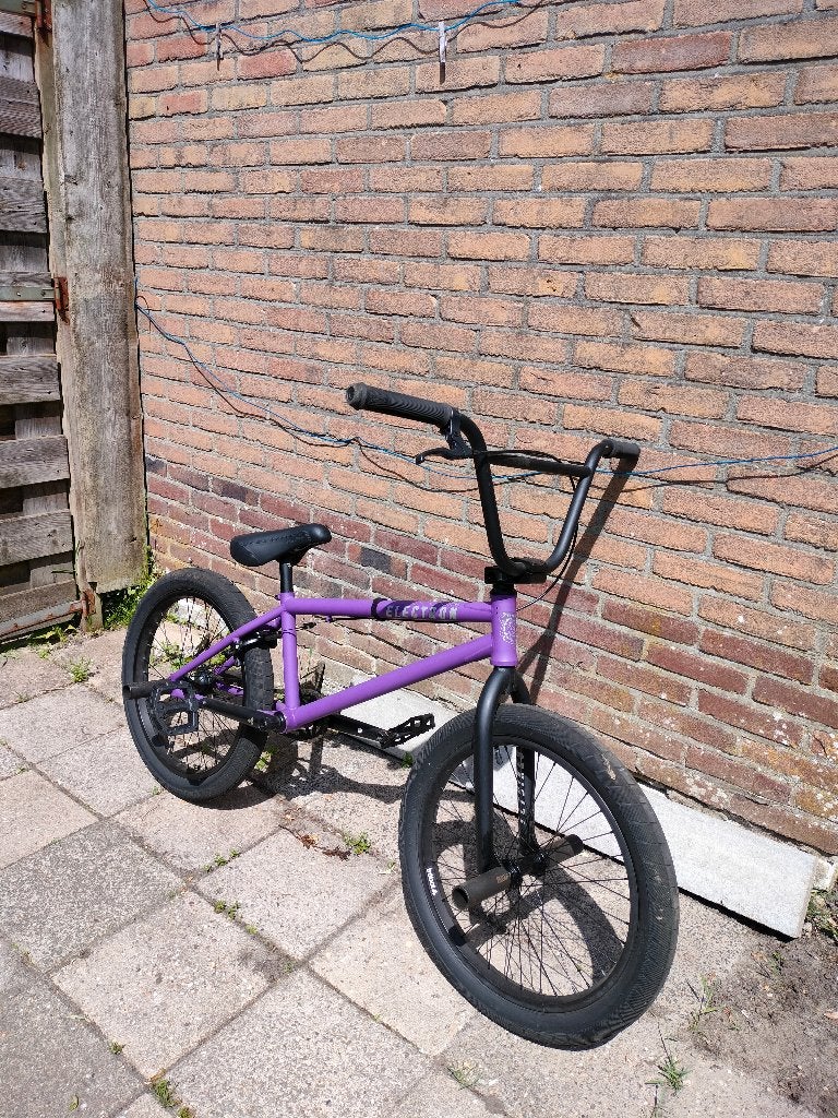 Flybikes Electron BMX (met pegs), Fietsen en Brommers, Fietsen | Crossfietsen en BMX, Ophalen, Gebruikt, Velgrem, 20 tot 24 inch