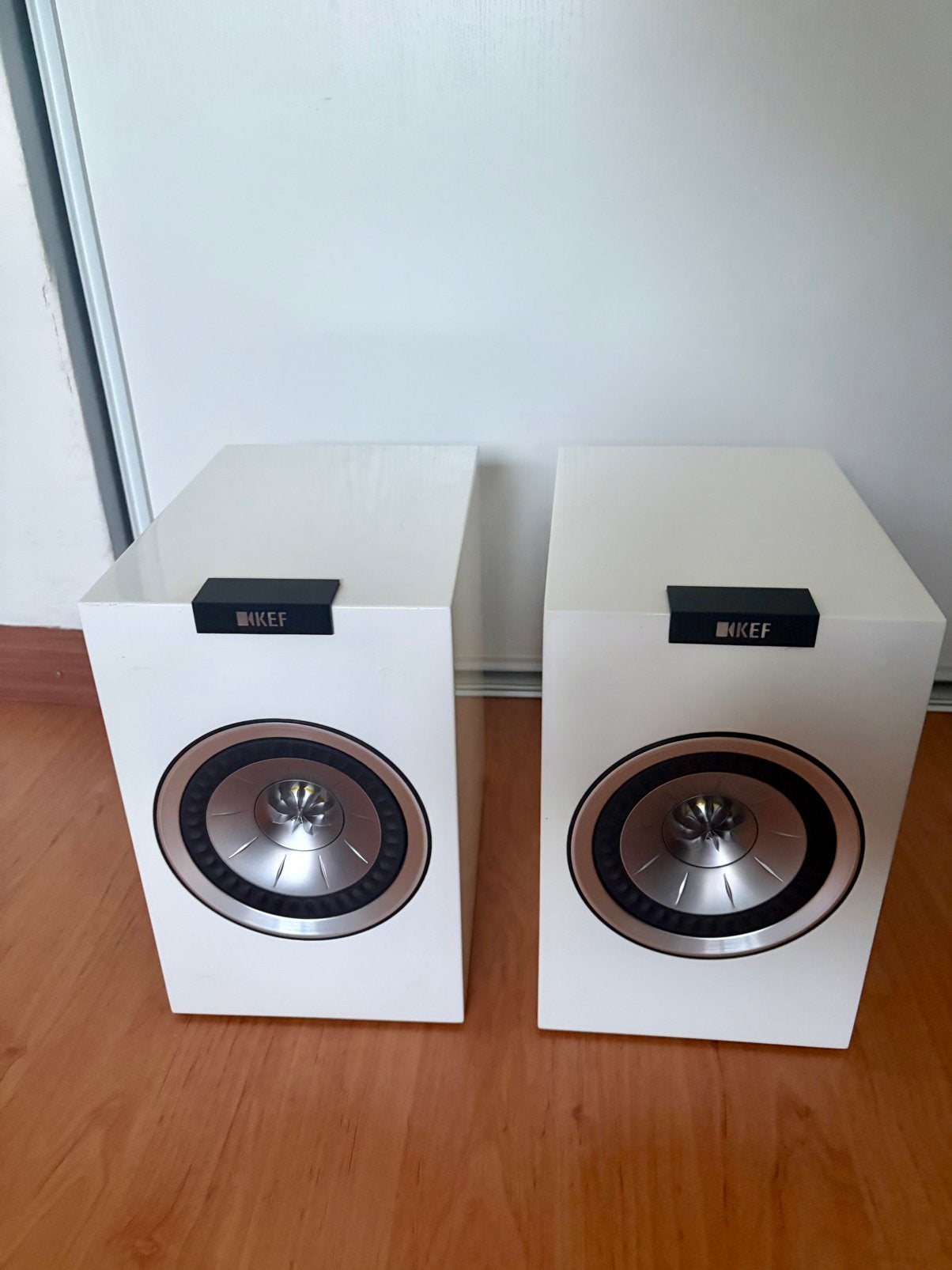 KEF R100 Boekenplank Speakers | Paar | Zeer Nette Staat, Zo goed als nieuw, 60 tot 120 watt, Front, Rear of Stereo speakers, Ophalen
