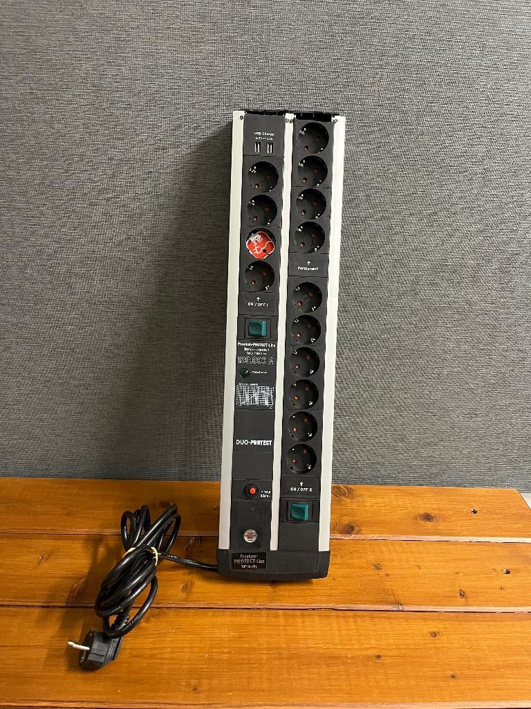 Brennenstuhl  stekkerdoos  overspanningsbeveiliging  + USB, Ophalen of Verzenden, Stopcontact