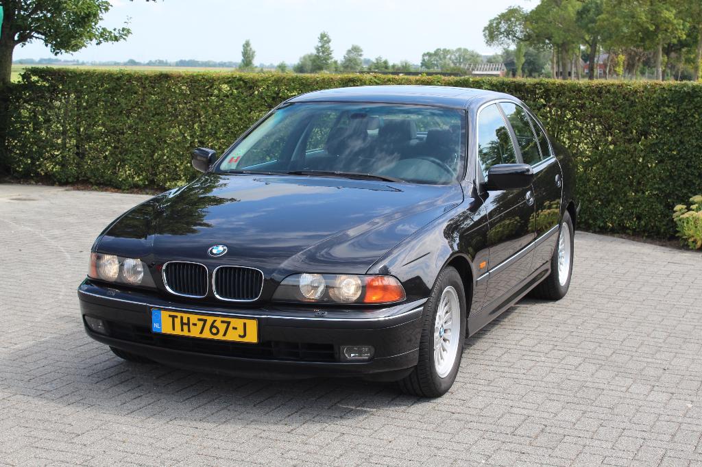 BMW 528i Executive 1997, Zwart, 75 €/maand, Grijs, Open dak