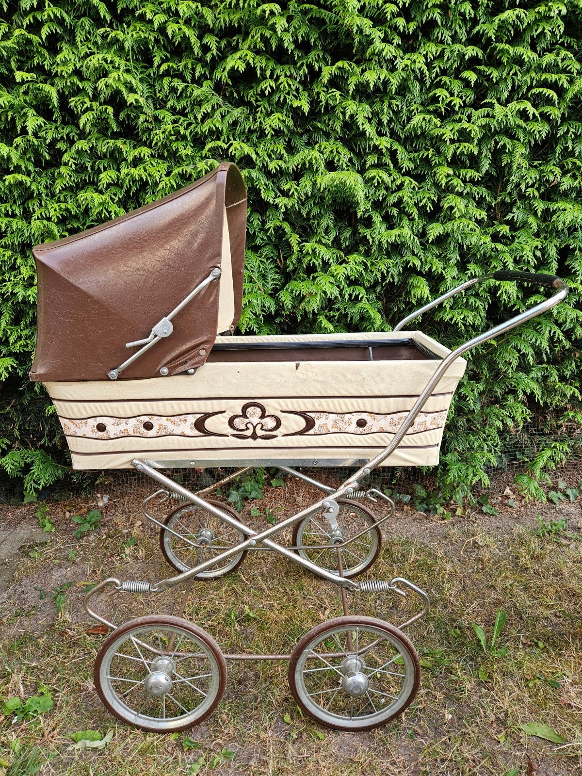 Vintage poppenwagen - Bruin en Crème, Kinderen en Baby's, Speelgoed | Poppen, Ophalen, Gebruikt