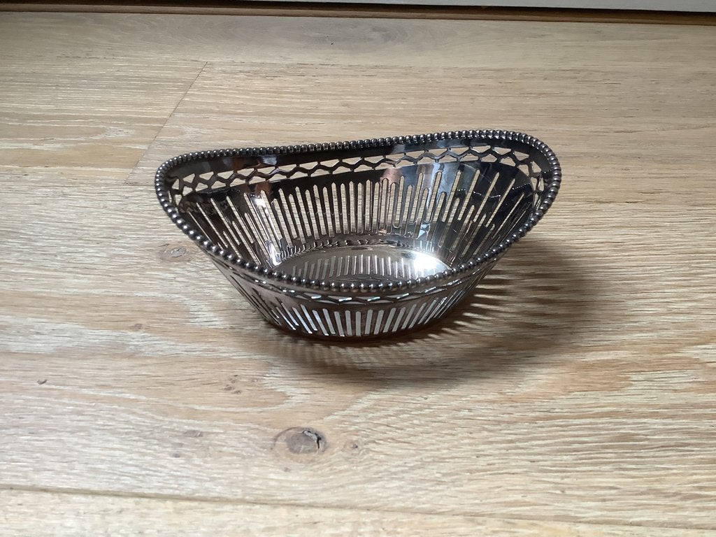 Te koop aangeboden verzilverd bonbonmandje van Keltum., Ophalen of Verzenden