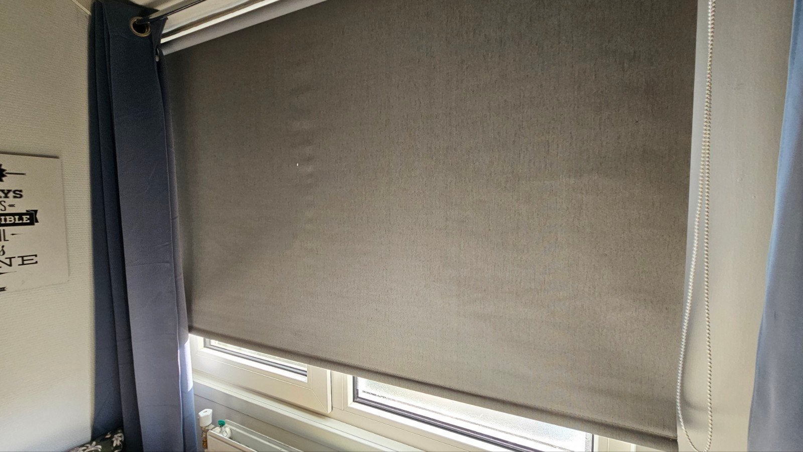 Rolgordijn 145x180 cm, verduisterend (grijs), Ophalen, Gebruikt, Rolgordijn, Koordbediening