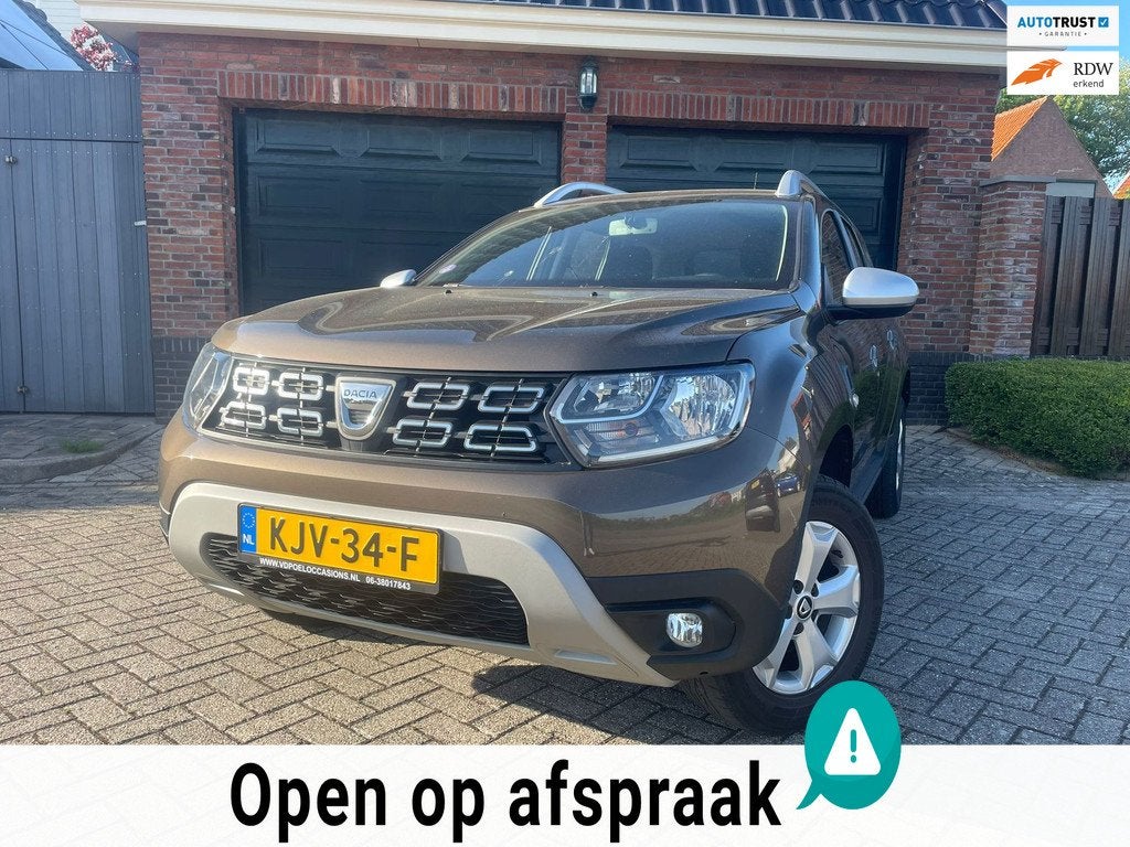 Dacia Duster 1.3 TCe Comfort 130PK HOGE INSTAP TREKHAAK NAVI, Auto's, Dacia, Gebruikt, Zwart, 4 cilinders, 1333 cc