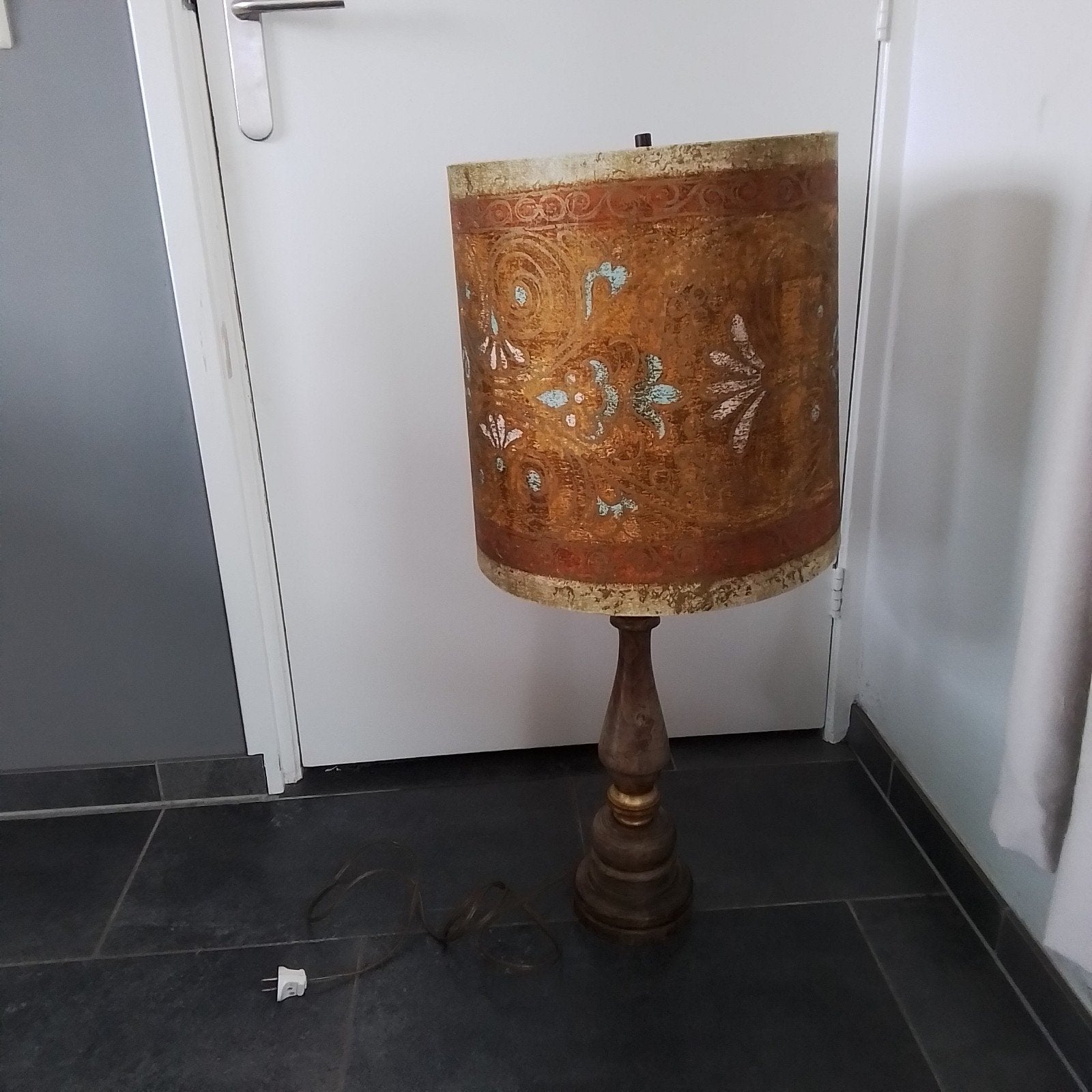Vintage staande lamp met bewerkte kap 90cm hoog, Ophalen