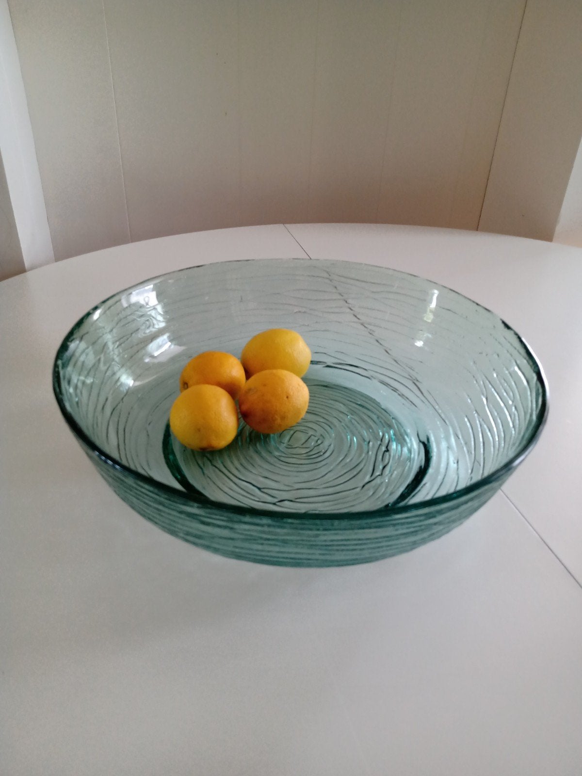 Prachtige turquoise glazen schaal met roos motief, Antiek en Kunst, Ophalen