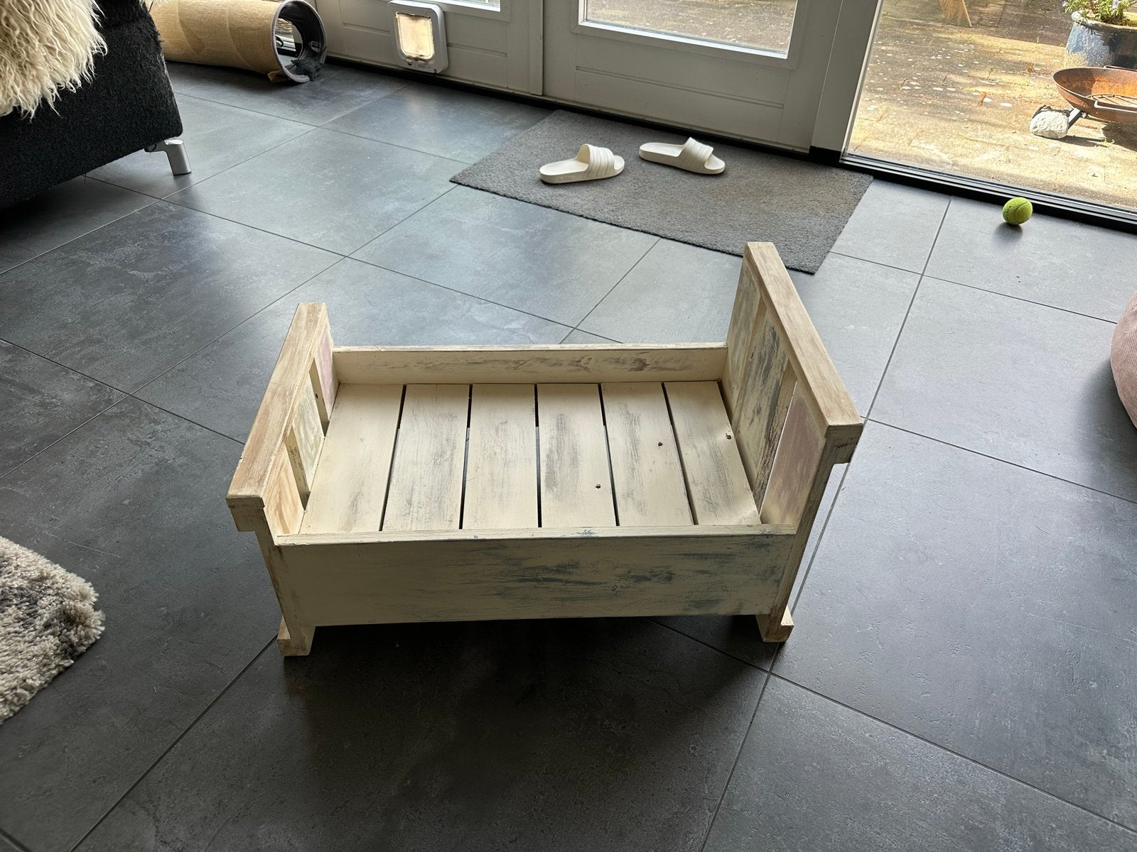 Uniek whitewashed steigerhouten babybedje/fotoprop, Ophalen, Zo goed als nieuw, Overige typen