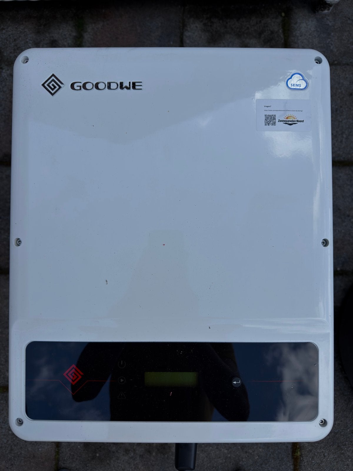 GoodWe 4kW 3-fasen omvormer + WiFi/LAN Kit en schakelaar, Doe-het-zelf en Verbouw, Zonnepanelen en Toebehoren, Ophalen, Gebruikt