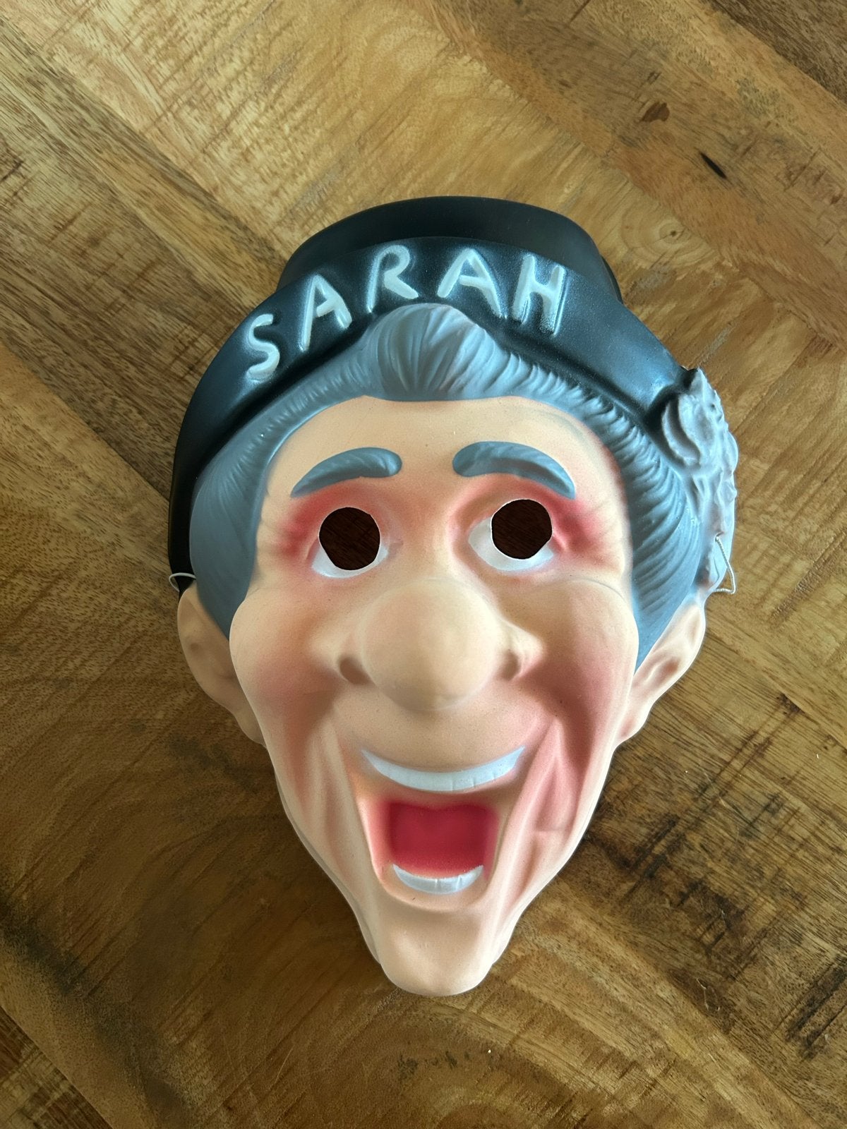 Sarah masker, Ophalen of Verzenden, Gebruikt, Toneelattributen of Onderdelen