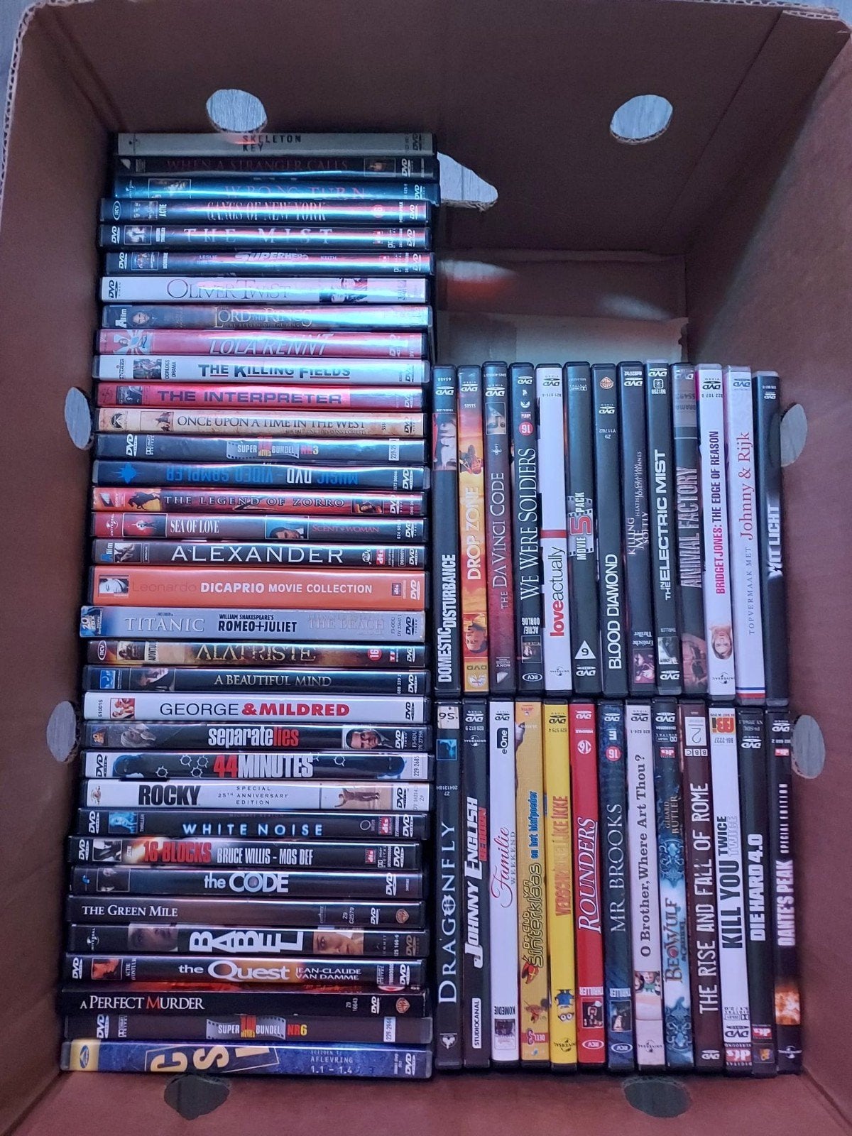 7 bananendozen met dvd's, Alle leeftijden, Ophalen, Gebruikt
