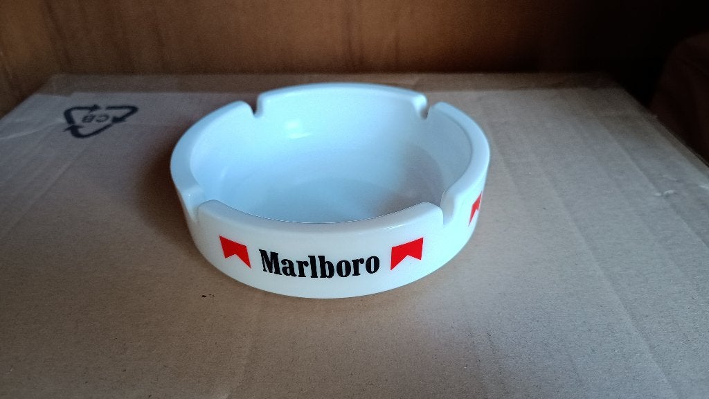 Witte Marlboro asbak 15 cm – retro reclameobject, Ophalen, Gebruikt, Gebruiksvoorwerp