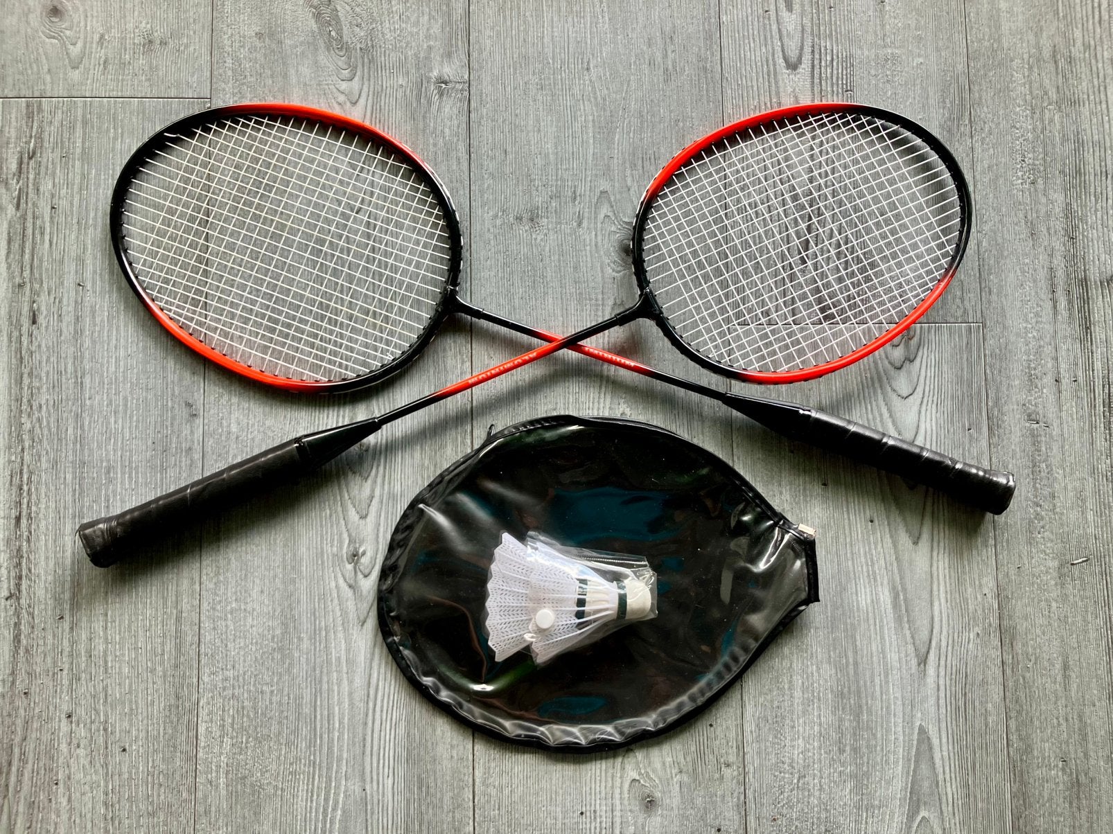 2 aluminium badminton rackets incl hoesje en 2 shuttles, Ophalen of Verzenden, Gebruikt, Racket(s)