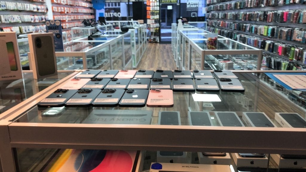 iphone 17 pro / iphone 17e  / iphone 16 pro / iphone 15, Ophalen of Verzenden, Zo goed als nieuw, Overige typen
