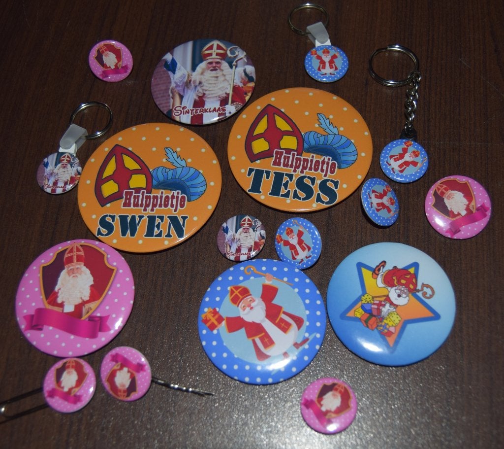sinterklaas button ook met eigen naam div soorten 58mm, Ophalen of Verzenden, Nieuw