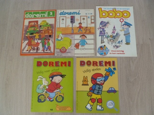 VERKEER: 4 x Doremi tijdschriften met 1 miniboekje + 1 Bobo., Ophalen of Verzenden, Zo goed als nieuw, Taal en Lezen