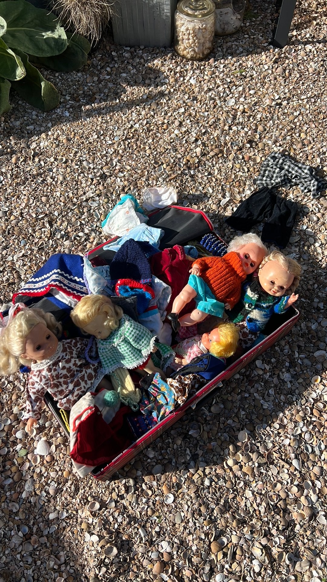 Poppen met veel zelfgemaakte kleding, Ophalen, Gebruikt, Babypop