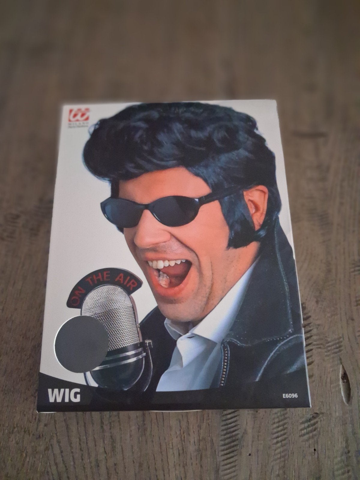 Elvis pruik, zwart, Ophalen of Verzenden, Zo goed als nieuw, Hoed of Pruik, Film of Tv