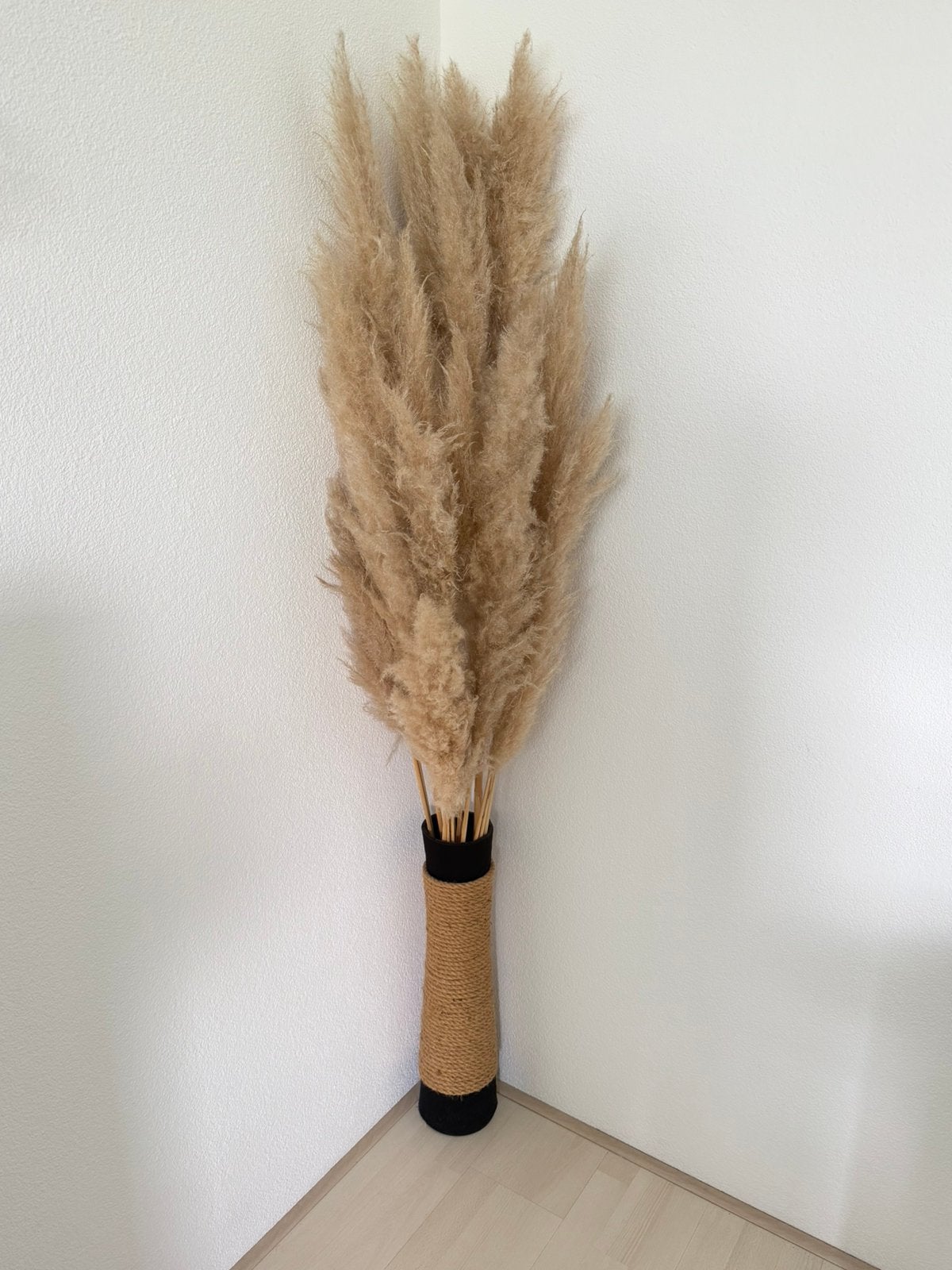 Vaas met  +/- 16 Pampas Pluimen, Pampasgras, droogbloemen, Ophalen, Zo goed als nieuw