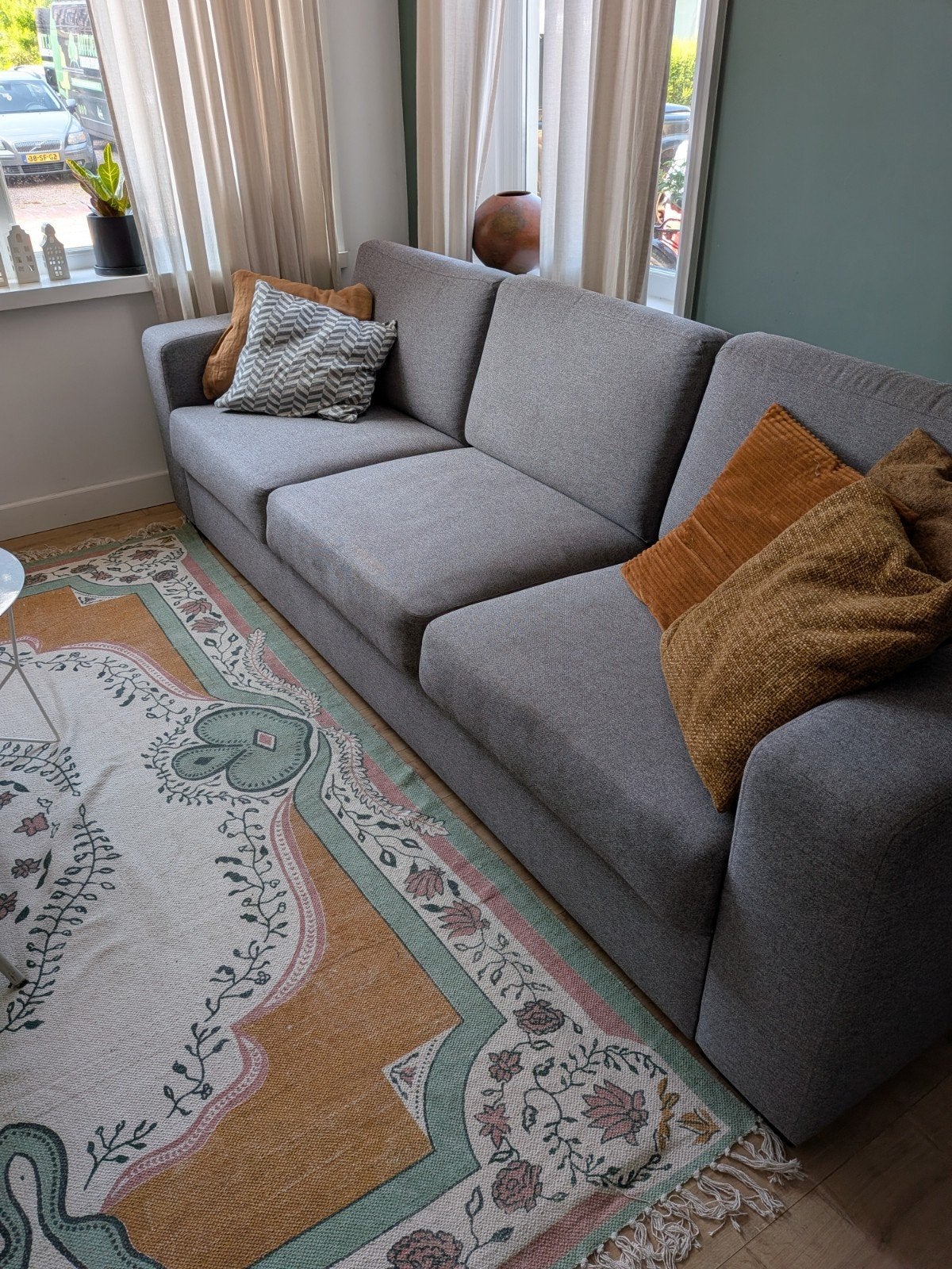 Comfortabele grijze driezitsbank, Huis en Inrichting, Banken | Bankstellen, Ophalen, Driepersoons, 75 tot 100 cm, Zo goed als nieuw