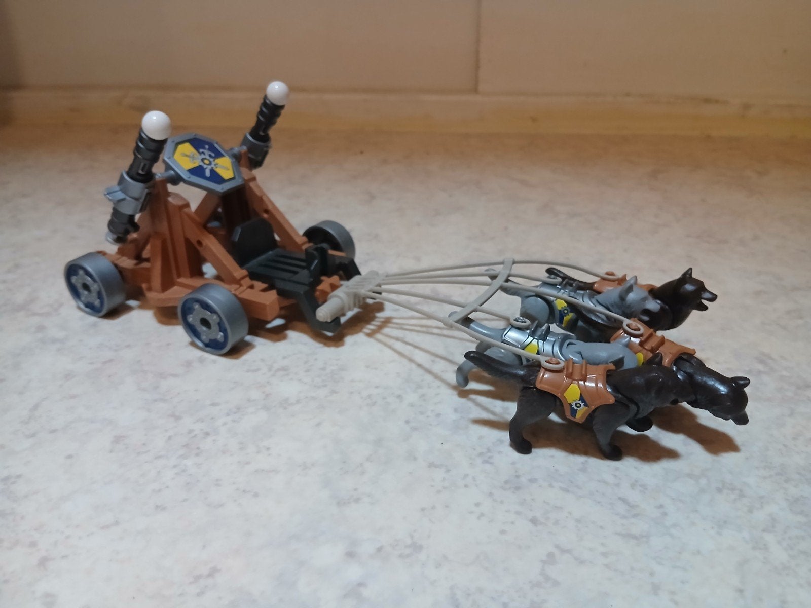 Playmobil katapult met honden, Ophalen