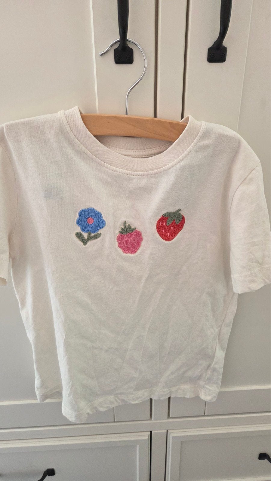 Leuk T-shirt met fruit borduursels - H&M, Meisje, H&M, Ophalen of Verzenden, Zo goed als nieuw