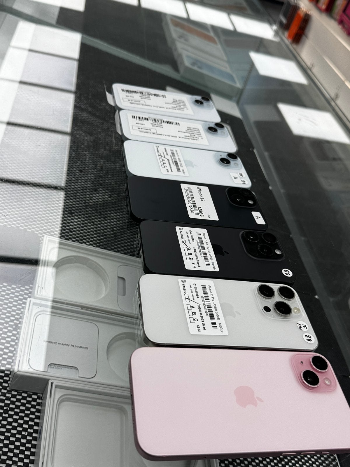 Apple iPhone 15 / 15 Plus / 15 Pro – Vanaf €425, 128 GB, Zwart, 88 %, Ophalen of Verzenden