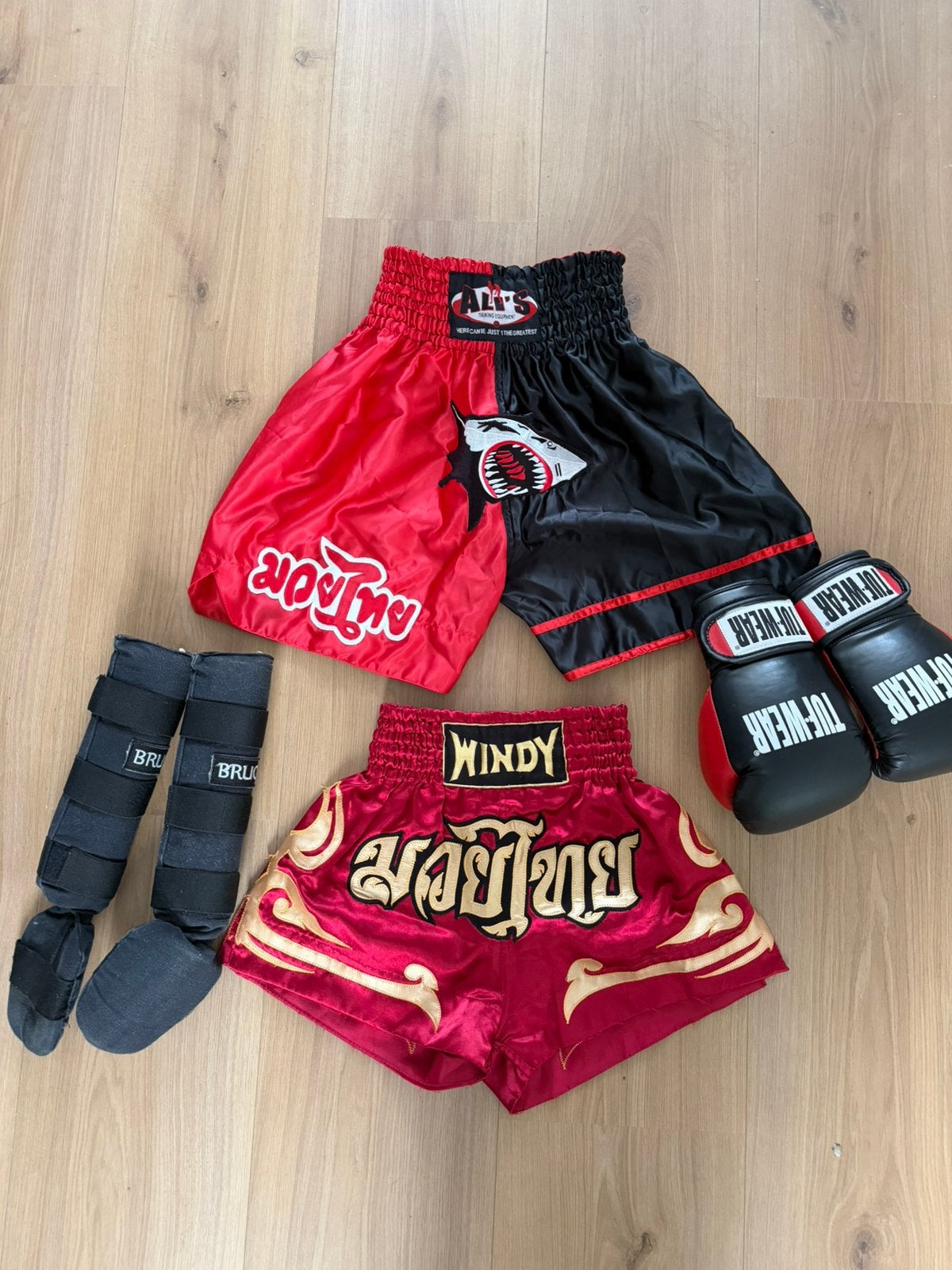 Kickboks-/Muay Thai set te koop – maat 140-152, Maat XS of kleiner, Ophalen of Verzenden, Zo goed als nieuw, Overige