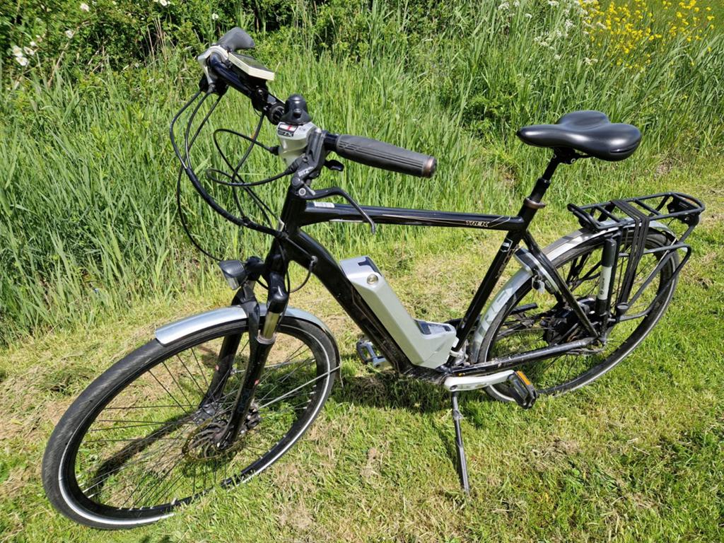 Fiets Elektrisch heren Trek, Fietsen en Brommers, Elektrische fietsen, Gebruikt, 55 tot 59 cm, 30 tot 50 km per accu, Ophalen