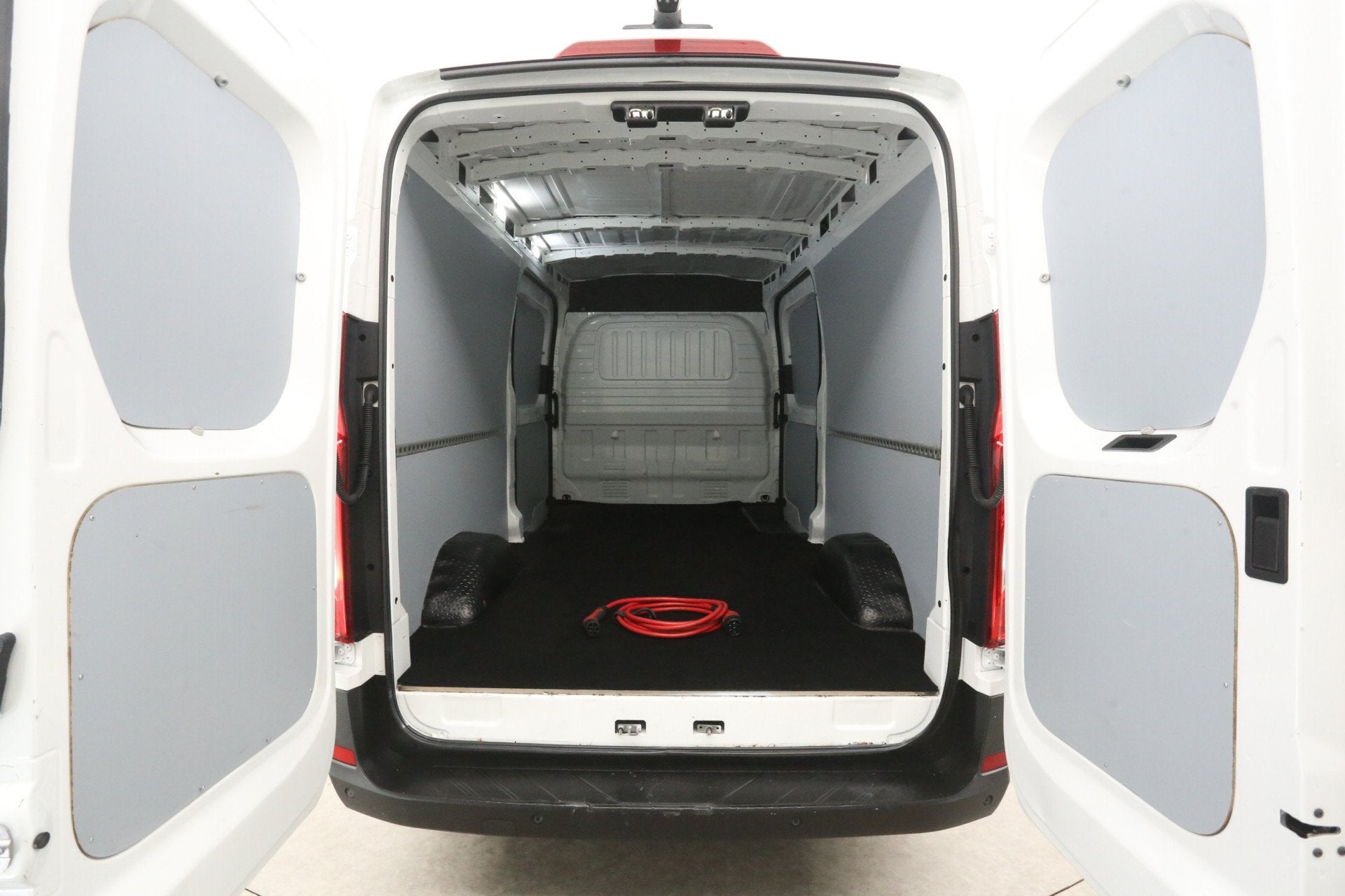 Maxus eDeliver 9 77 kWh L2H2 | Snelladen | SOH 89% | Airco |, Auto's, Automaat, Stof, Gebruikt, Maxus