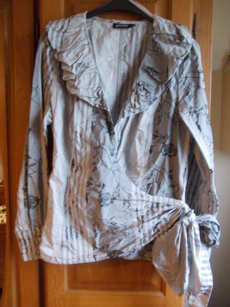 Prachtige overslagblouse van Promiss in maat 44, Kleding | Dames, Ophalen, Promiss, Meerkleurig, Maat 42/44 (L)