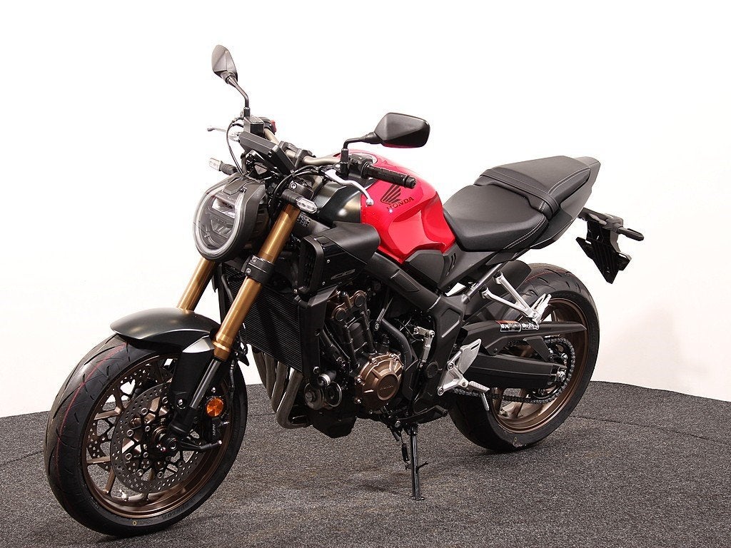 Honda CB 650 RC, Bedrijf, Naked bike