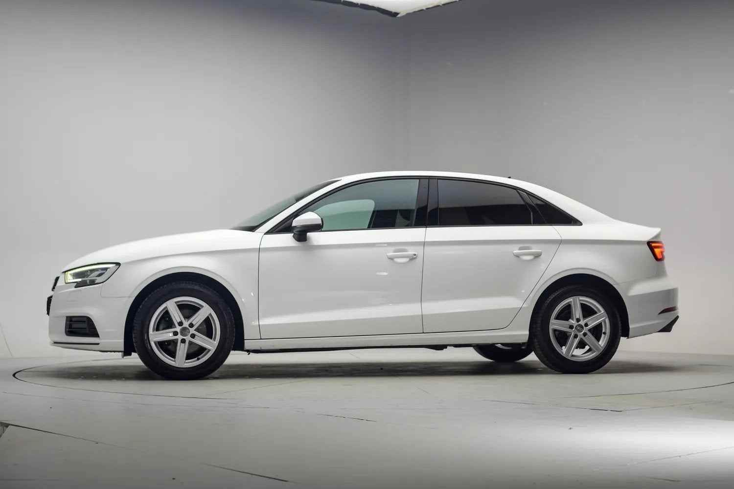 Audi A3 35 TFSI 150pk Pro Line Aut. [ Navi LED Climate ], Auto's, Automaat, Dealer onderhouden, 4 cilinders, 150 pk