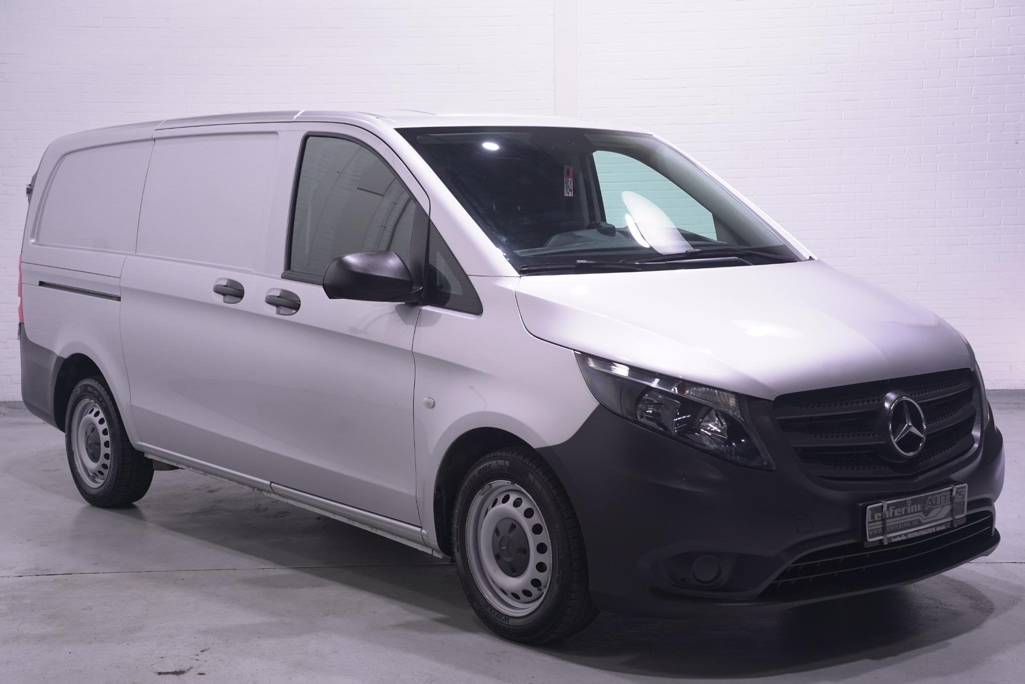 Mercedes-Benz Vito 114 CDI 136 pk Lang Marge Auto Airco, Nav, Auto's, Voorwielaandrijving, Gebruikt, 4 cilinders, 2000 kg