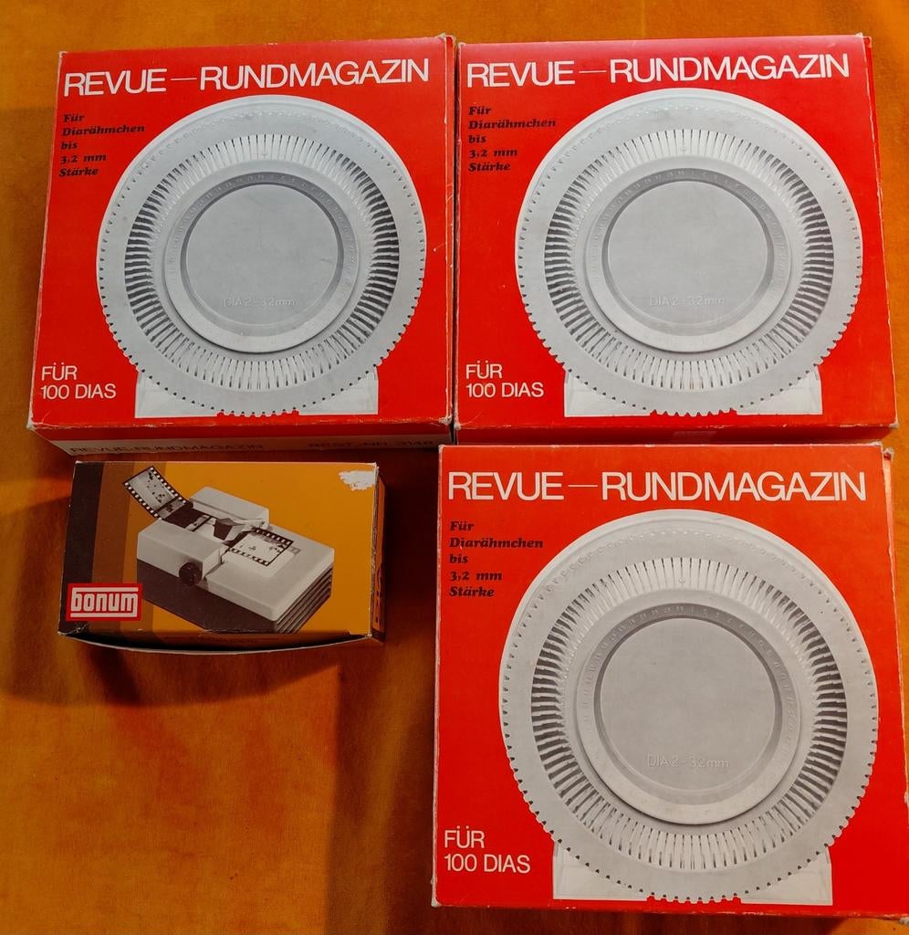 3x Revue Diamagazijn 100 dia's & 1x Dia Cutter, Audio, Tv en Foto, Diaprojectors, Ophalen of Verzenden, Gebruikt