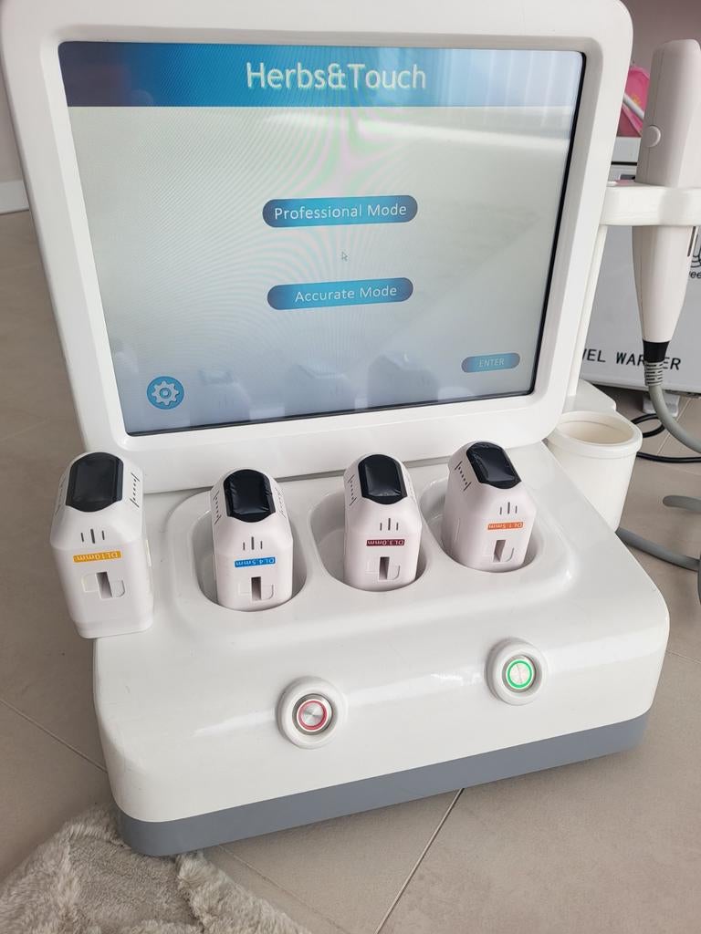 HIFU Huidverstrakking Apparaat met 4 Cartridges, Sieraden, Tassen en Uiterlijk, Uiterlijk | Gezichtsverzorging, Ophalen of Verzenden