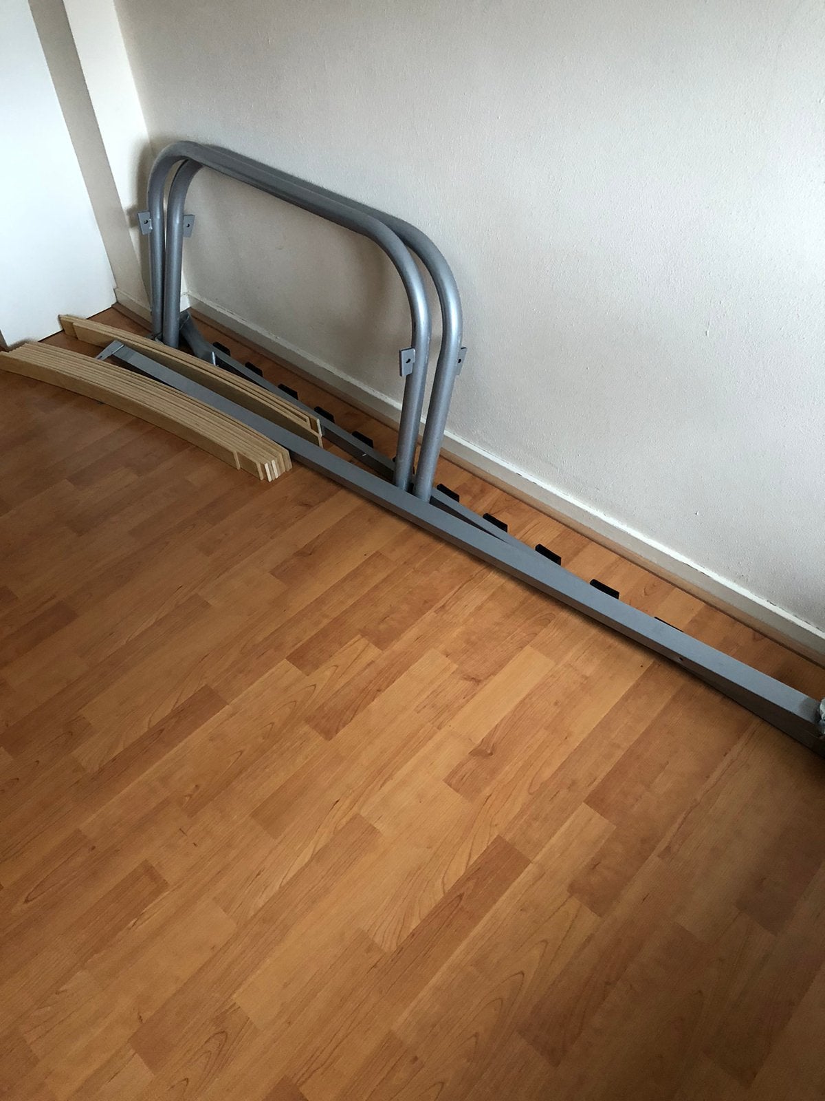 4 bedden tegen elk aannemelijk prijs, Ophalen, Eenpersoons, Hout, 90 cm