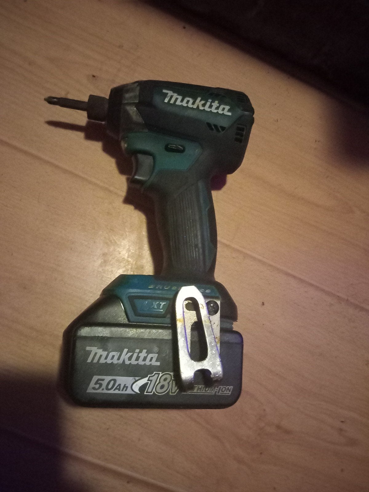 Makita  slagschroevendraaier met 5.0Ah accu, Gebruikt, Variabele snelheid, Ophalen of Verzenden, Boor- en Schroefmachine