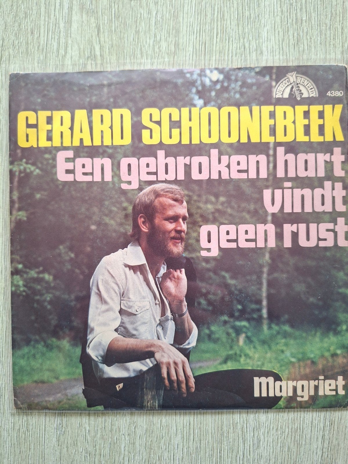 Gérard Schoonebeek- een gebroken hart vindt geen rust, Ophalen of Verzenden, Gebruikt, Nederlandstalig
